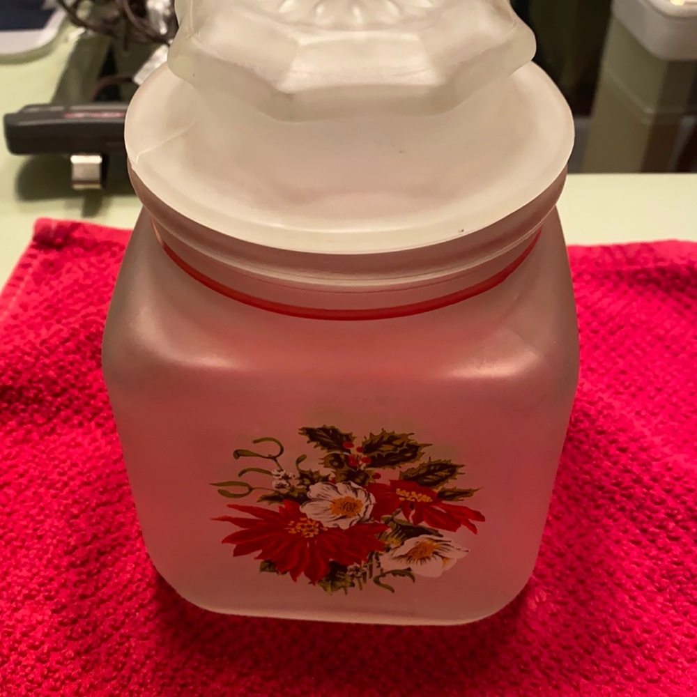 Westmorland cracker jar poinsettia detail